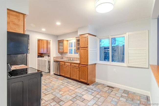 Building Photo - 122 N Helen Ave