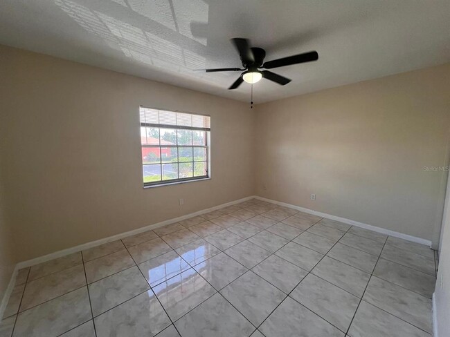 Building Photo - 1665 W Oak Ridge Rd