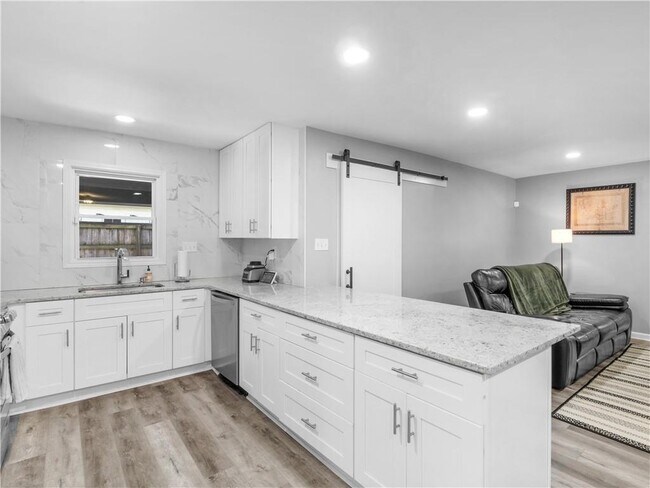 Building Photo - 2903 Monterey Dr
