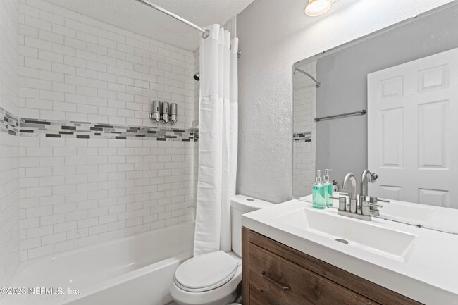 Building Photo - 1905 Niblick Dr