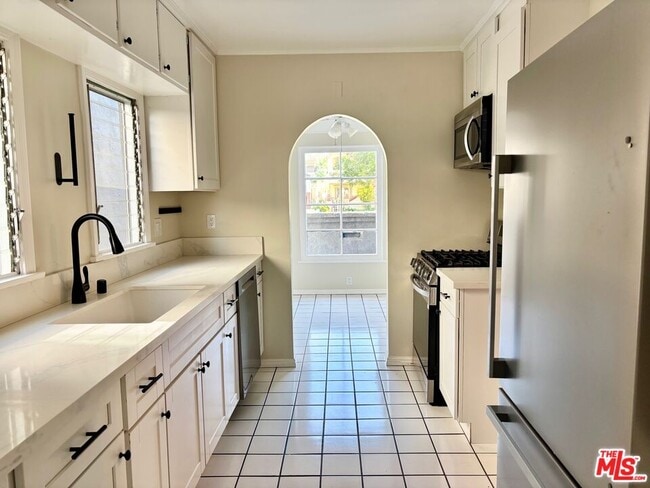 Building Photo - 1075 S Ogden Dr