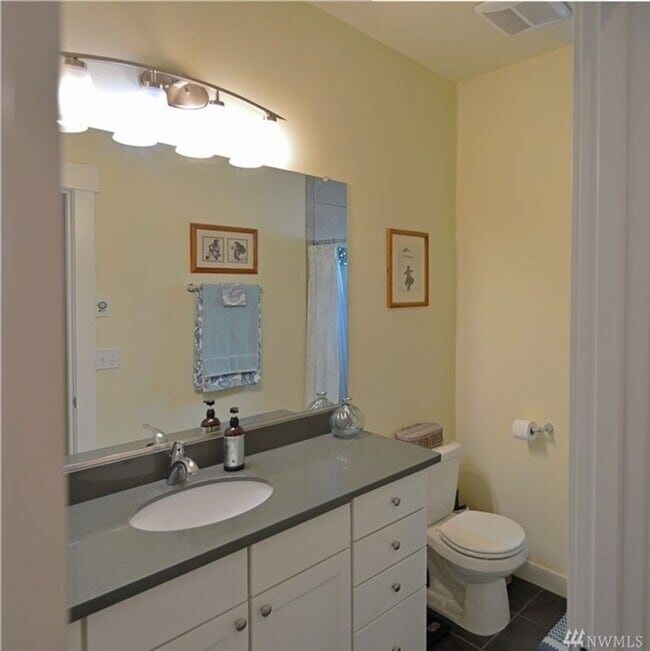 Building Photo - House for rent located on Moses golf course.