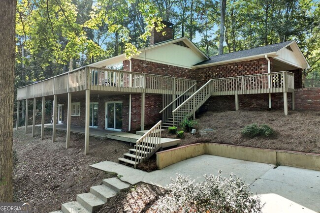 Building Photo - Luxury Lakefront Retreat – Fully Furnished...