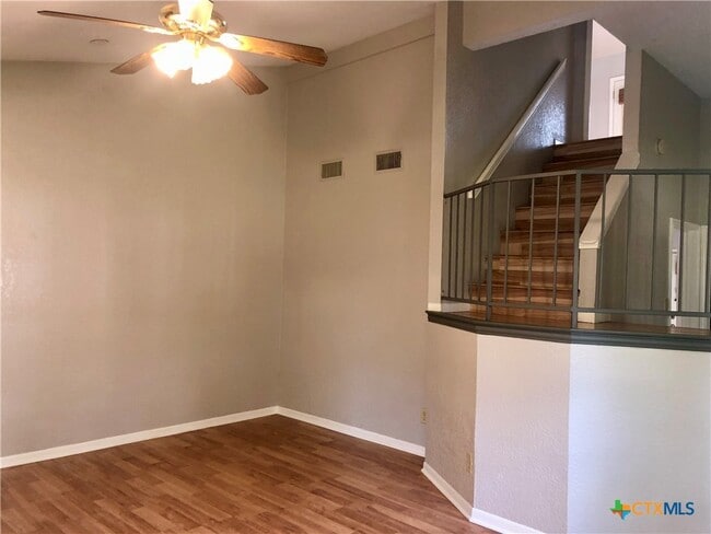 Building Photo - 615 Burleson St