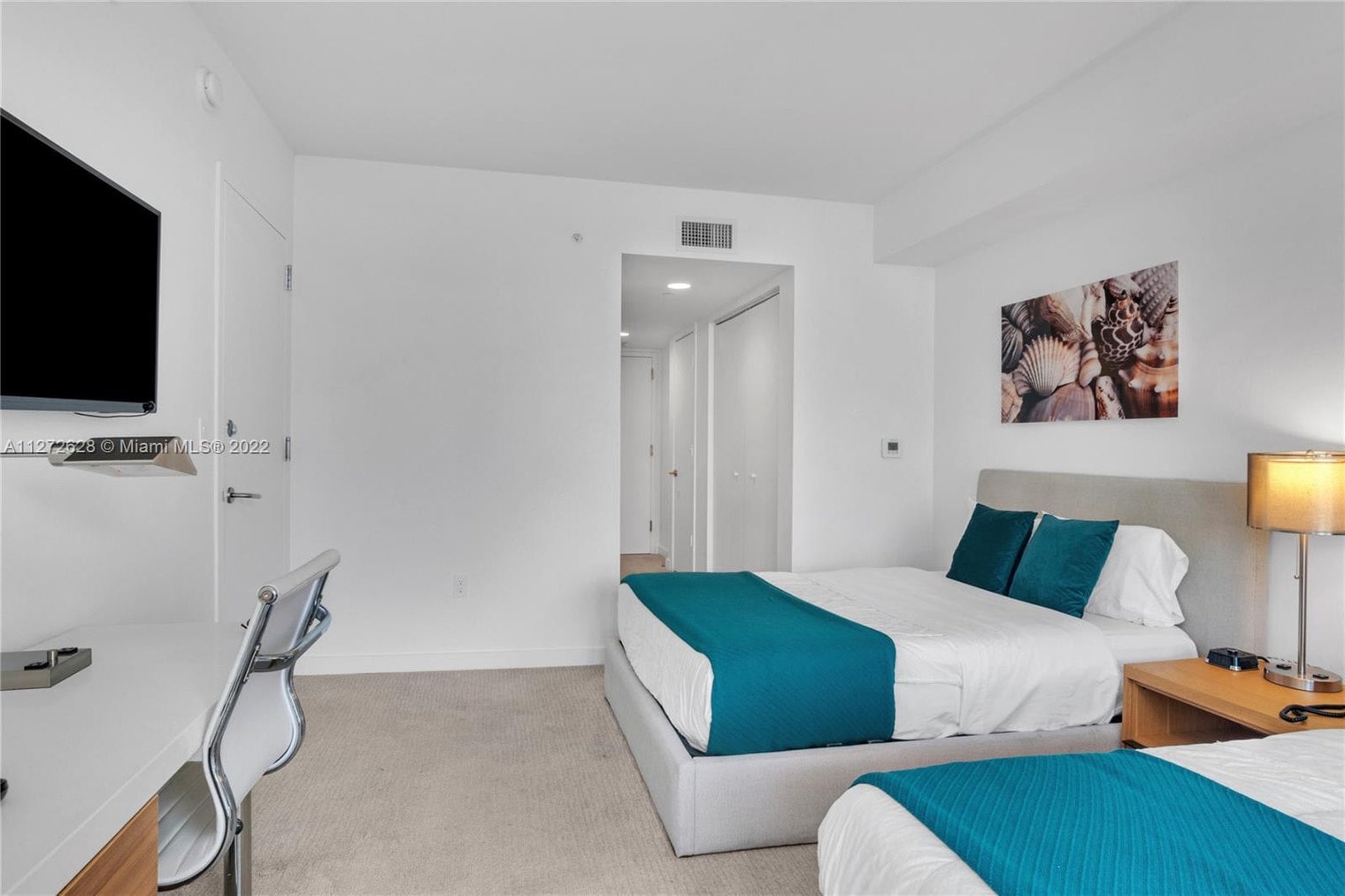 Building Photo - 2602 E Hallandale Beach Blvd