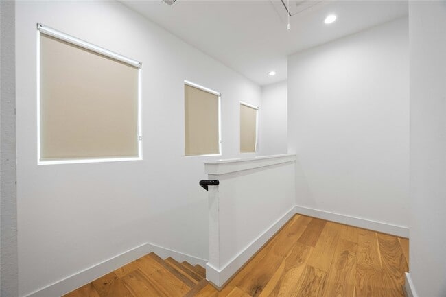 Building Photo - 2215 Mansfield St