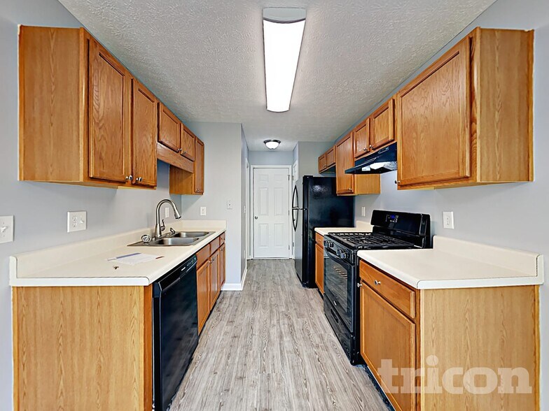 Building Photo - 202 Silver Ridge Dr