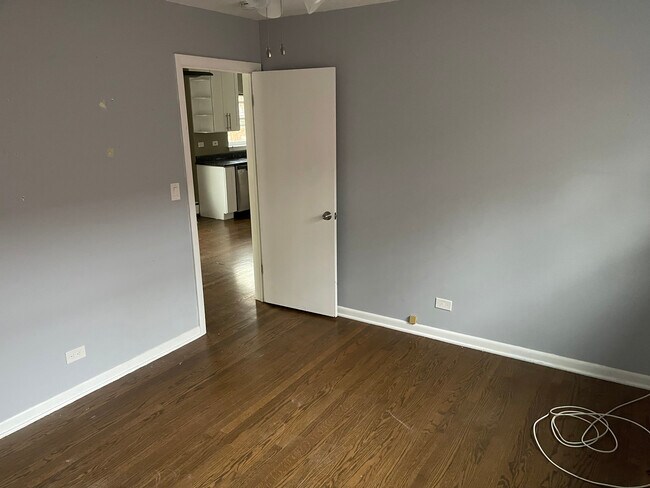 Building Photo - 5259 N Leamington Ave