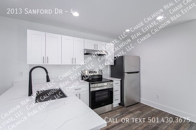 Building Photo - 2013 Sanford Dr