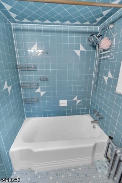 Building Photo - 558 Argyle Ave