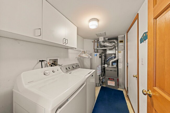 Building Photo - 400 Gloria Ln