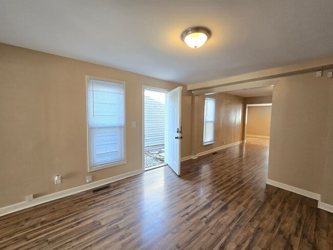 Building Photo - Charming 3 Bedrooms, 2 Full Bathroom Home!...
