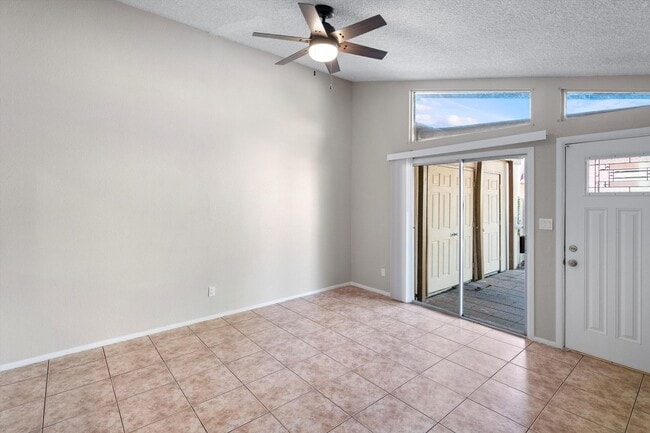 Building Photo - 3 Bedroom 2 Bathroom in Mesa