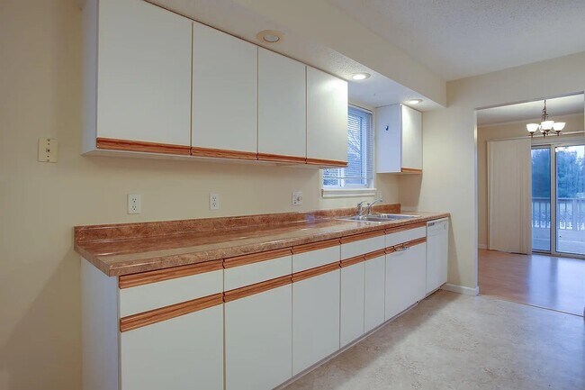 Building Photo - 3003 Valerie Dr