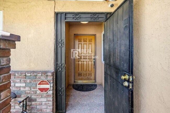 Building Photo - 16653 Mallory Dr