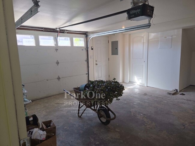 Building Photo - Great 4 Bedroom Home in the Heart of Albany!