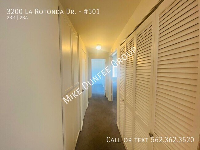 Building Photo - 3200 La Rotonda Dr