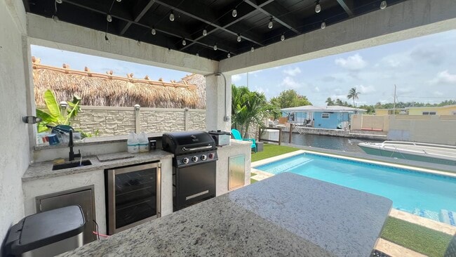 Building Photo - 1623 Venetian Dr