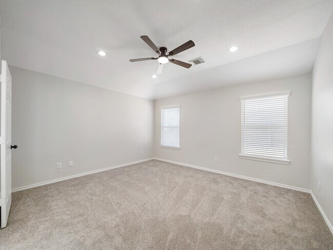 Building Photo - 3301 Clover Hill Ln
