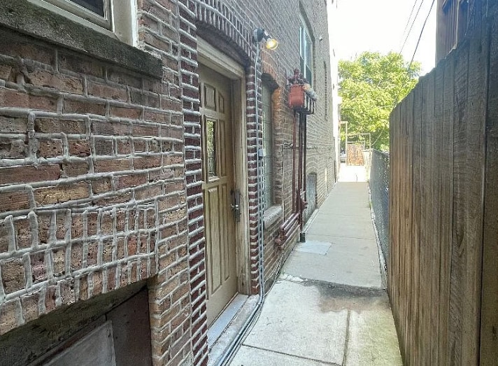 Building Photo - 1353 S California Ave