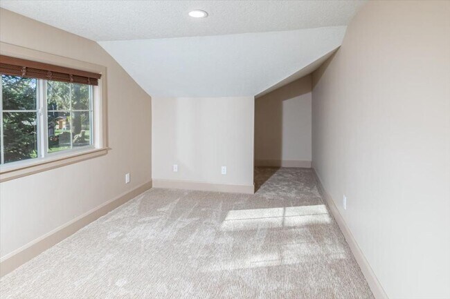 Building Photo - 210 S 100 E