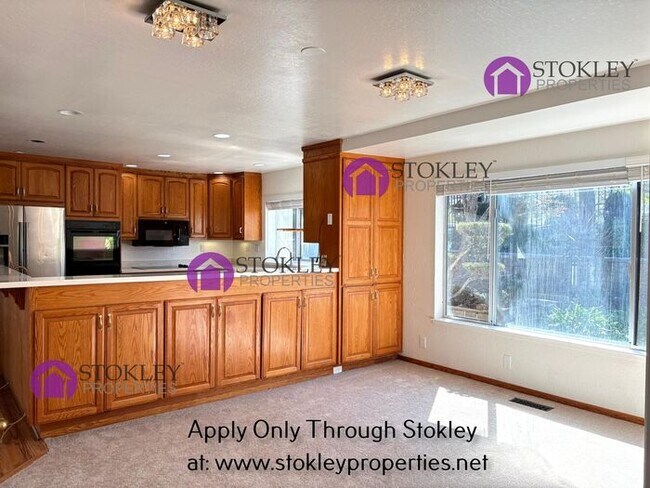 Building Photo - 790 Solana Dr