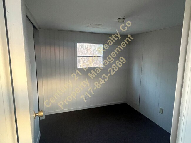 Building Photo - 2 Bedroom 1 Bath home in East Berlin