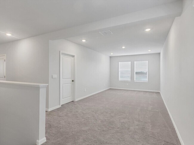 Building Photo - Unfurnished Annual Rental