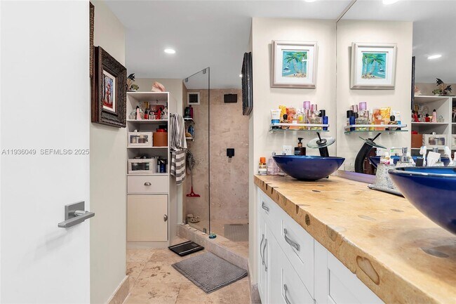 Building Photo - 1833 S Ocean Dr