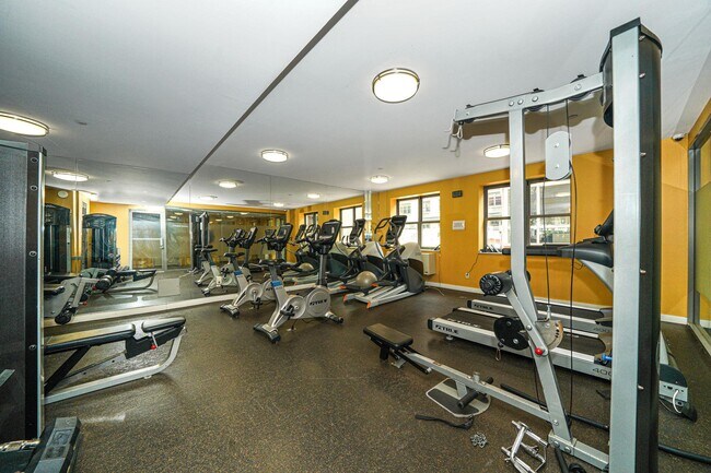 Building Photo - 516 W 47th St