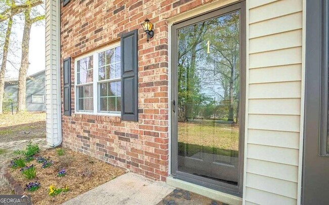 Building Photo - 1235 Riverside Dr