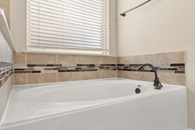 Building Photo - 4823 Palomar Ln
