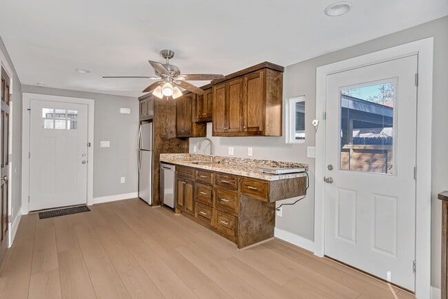 Building Photo - 430 Hutcheson St