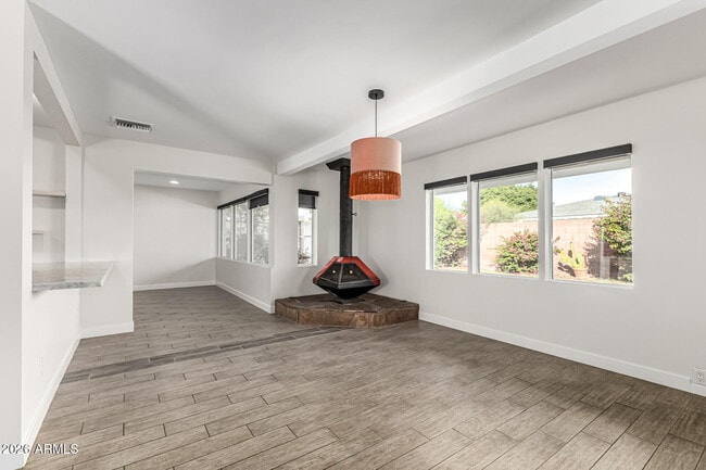 Building Photo - 3930 E Oak St