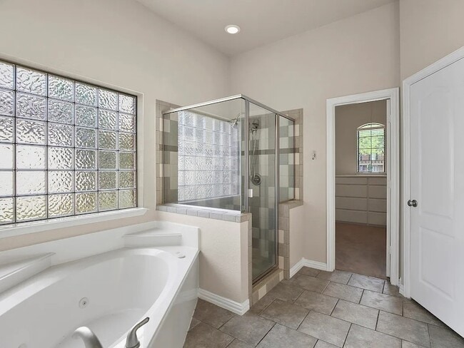 Building Photo - 3103 River Bend Dr