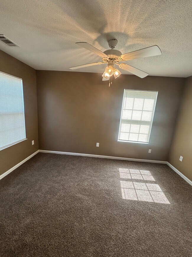 Building Photo - 212 Orchard Way