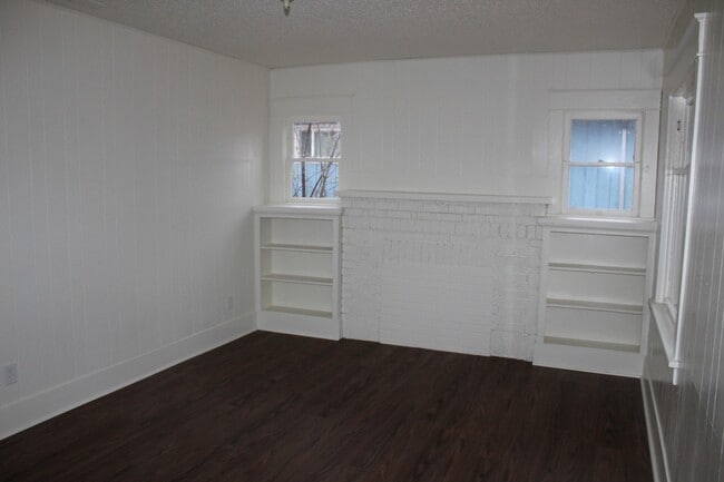 Building Photo - 1835 Melrose St