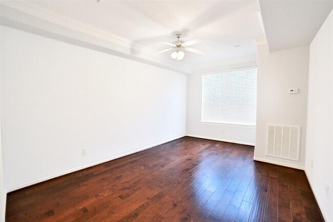 Building Photo - 6611 W Sam Houston Pkwy S