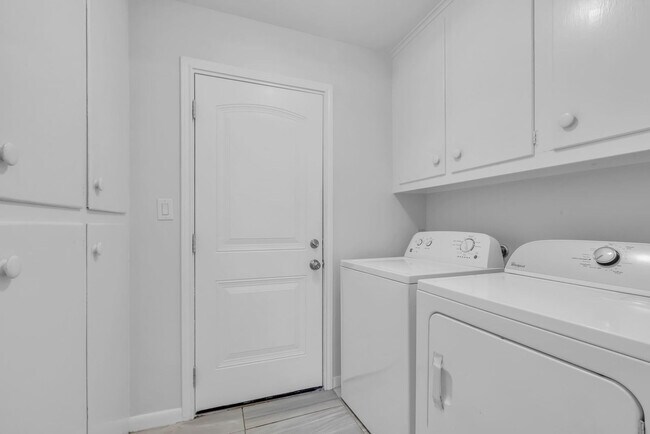 Building Photo - 5403 Carew St