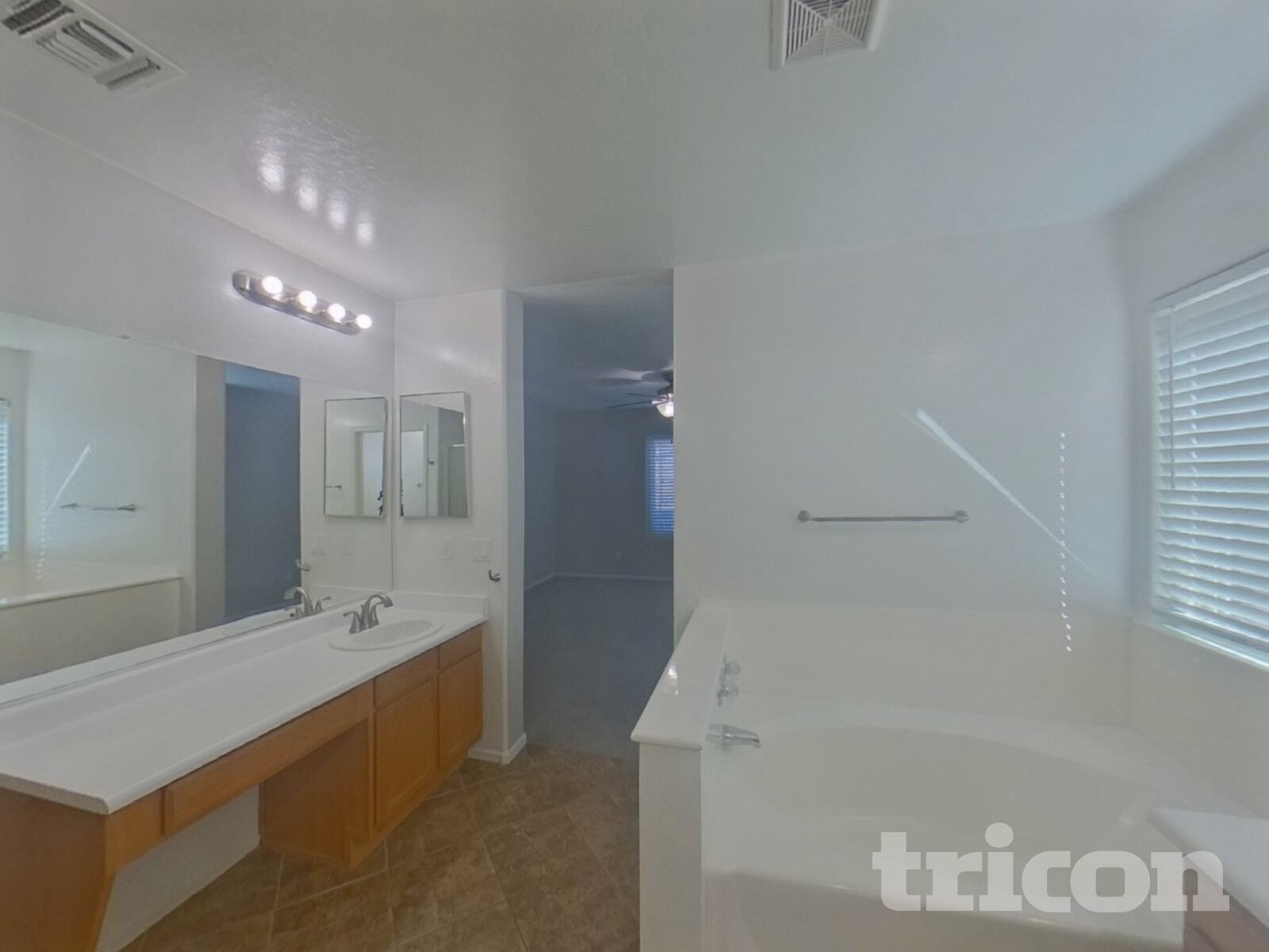 Building Photo - 43738 Elm Dr