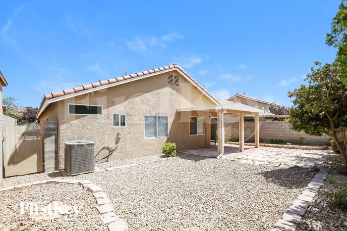 Building Photo - 5225 Meadow Rock Ave