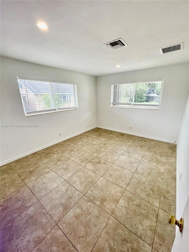 Building Photo - 4430 W Broward Blvd