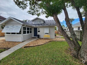 Building Photo - Lovely 3 Bedroom 1 Bath Home