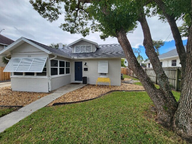 Primary Photo - Lovely 3 Bedroom 1 Bath Home