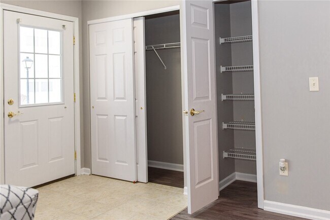 Building Photo - 1408 Hill Park Ct