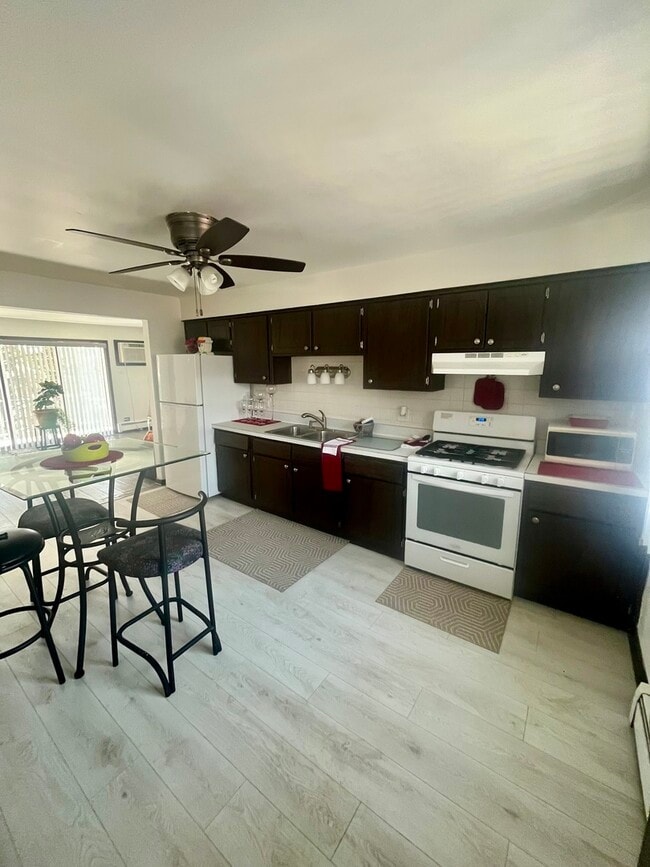 Building Photo - 1601 Downs Dr