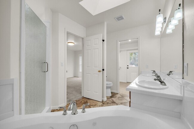 Building Photo - Spacious 7 Bed Kaysville Home with Two Kitchens