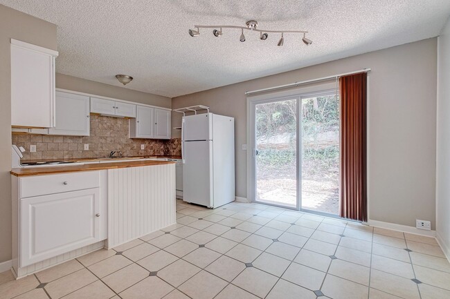 Building Photo - Sanctuary Near Downtown Nashville (MOVE IN SPECIAL!)