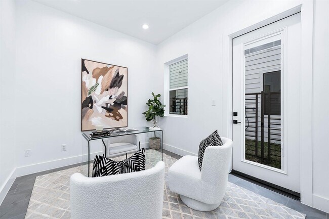 Building Photo - 3805 Coyle St