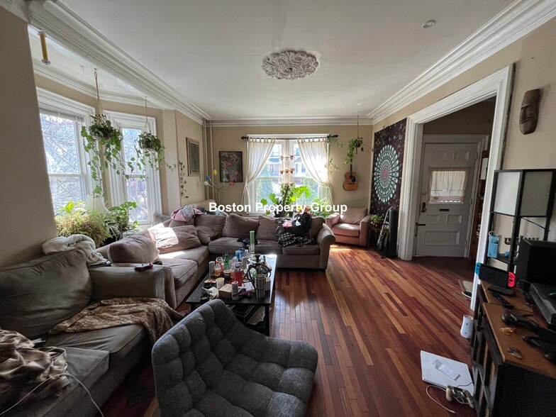 Building Photo - 3 Sparhawk St